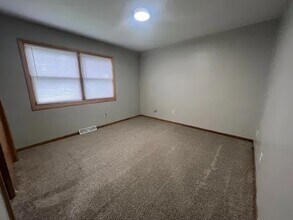 1618 Douglas Ave in Ames, IA - Building Photo - Building Photo