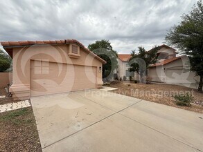 144 E Mesquite Crest Pl in Oro Valley, AZ - Building Photo - Building Photo