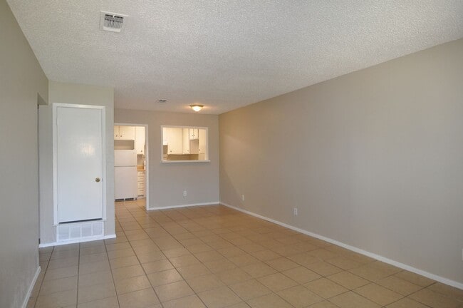 2034 Oakwood Ct in Arlington, TX - Building Photo - Building Photo
