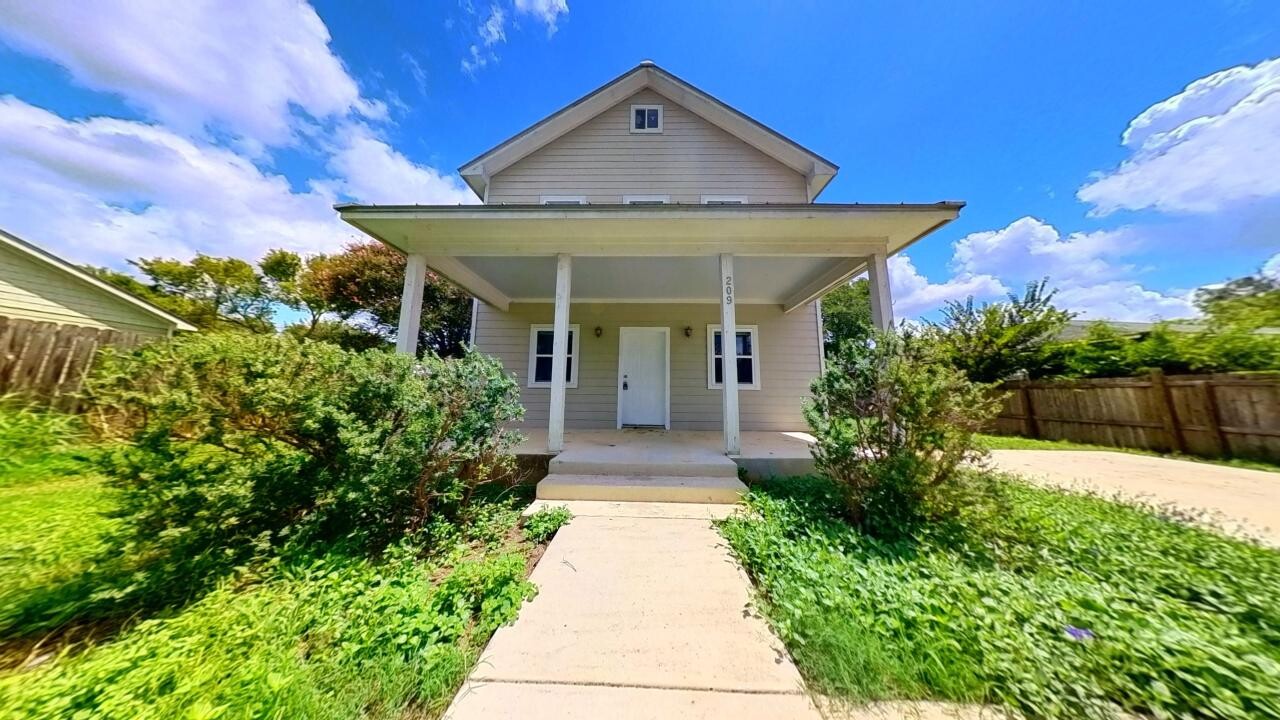 209 Jackman St in San Marcos, TX - Foto de edificio