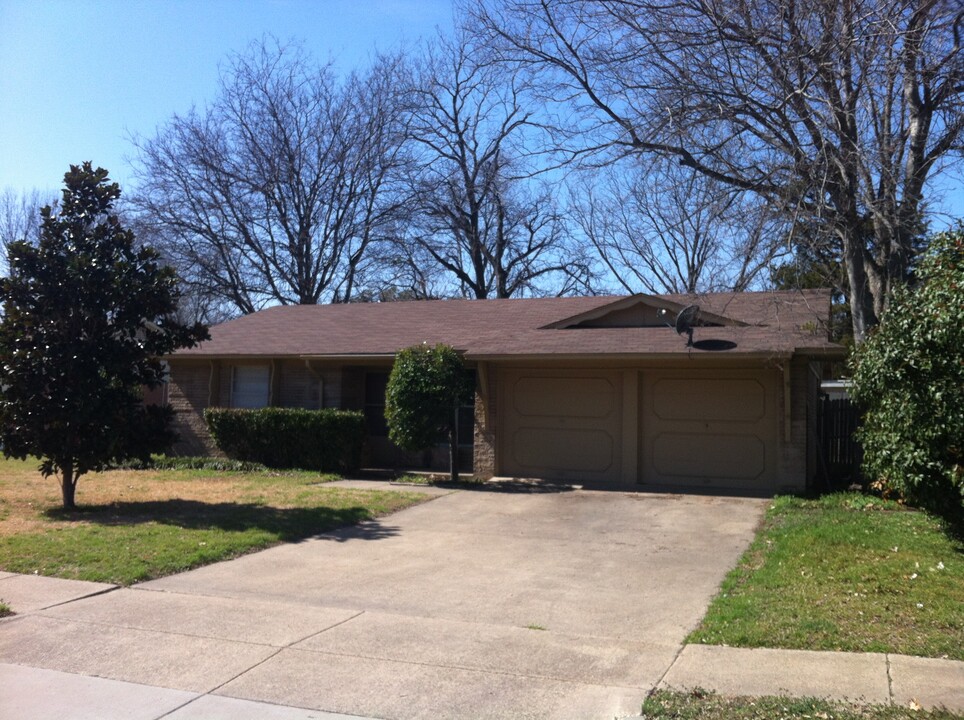 13527 Shahan Dr in Farmers Branch, TX - Building Photo