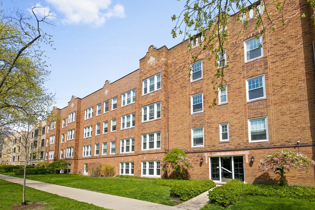 6956 N Wolcott Ave in Chicago, IL - Building Photo