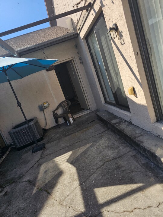 6387 Gateway Ave in Sarasota, FL - Building Photo