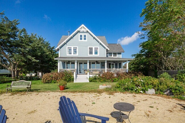 30 Beach Rd in Riverhead, NY - Foto de edificio - Building Photo