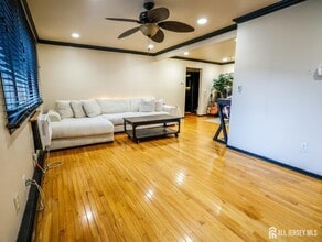 615 Cricket Ln in Woodbridge, NJ - Building Photo - Building Photo