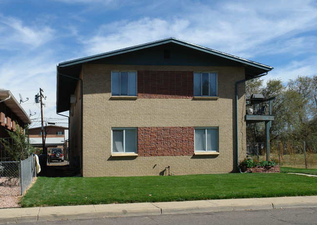 1580 Lansing St in Aurora, CO - Foto de edificio - Building Photo