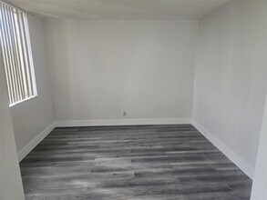 2830 Somerset Dr in Lauderdale Lakes, FL - Building Photo - Building Photo