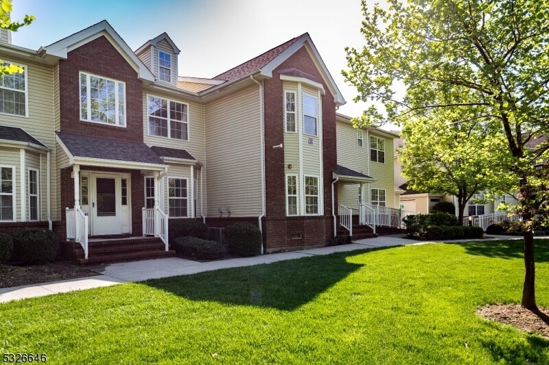 148 Forest Dr-Unit -148 in Piscataway, NJ - Foto de edificio