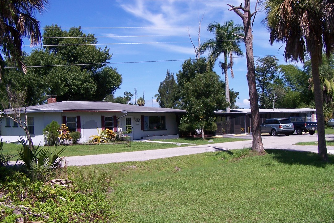 521 Drury Ln in Punta Gorda, FL - Foto de edificio