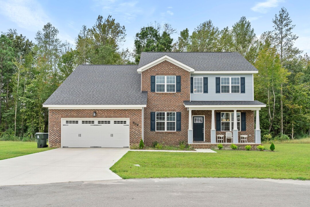 909 Freewoods Ct in Jacksonville, NC - Building Photo