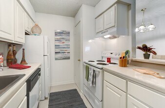 Fox Run I in Metairie, LA - Foto de edificio - Building Photo