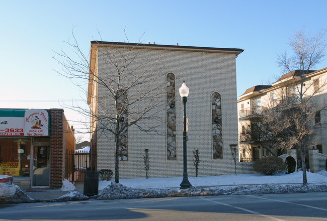 5729-5743 W 63rd St in Chicago, IL - Foto de edificio - Building Photo