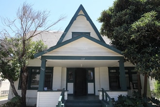 1142 W 37th Pl in Los Angeles, CA - Building Photo - Building Photo