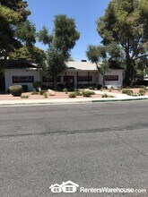 661 Greenbriar Townhouse Way in Las Vegas, NV - Building Photo - Building Photo