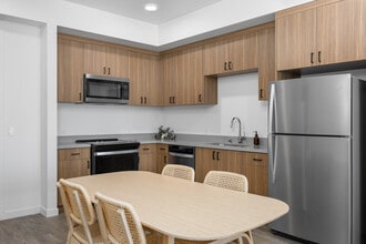 918 at Eastchester in Bakersfield, CA - Foto de edificio - Building Photo