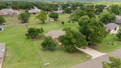 11644 Country Vw in Guthrie, OK - Foto de edificio - Building Photo