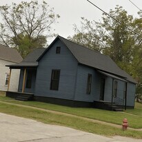 117 S Ohio Street in Humansville, MO - Building Photo