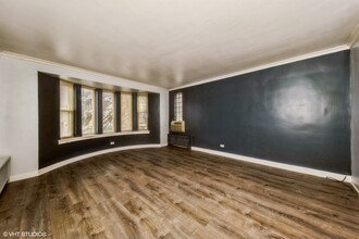 6656 W Devon Ave in Chicago, IL - Foto de edificio - Building Photo