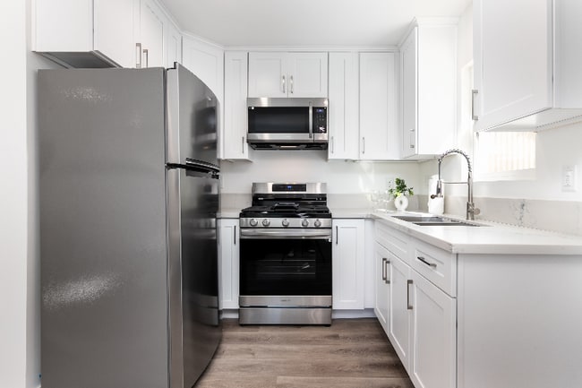 2511 Butler Ave in Los Angeles, CA - Building Photo - Building Photo