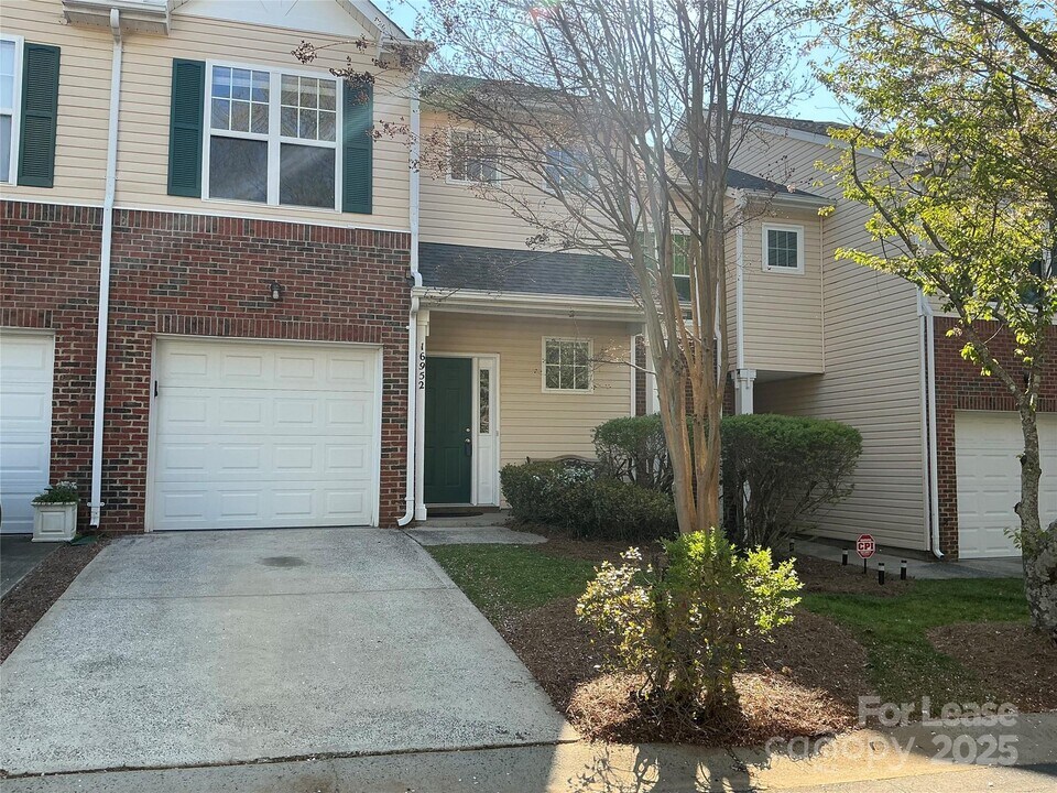 16952 Commons Creek Dr in Charlotte, NC - Building Photo