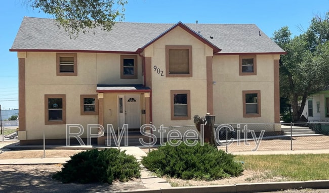 property at 902 W 11th St