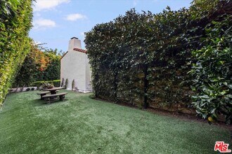 1901 El Cerrito Pl in Los Angeles, CA - Building Photo - Building Photo