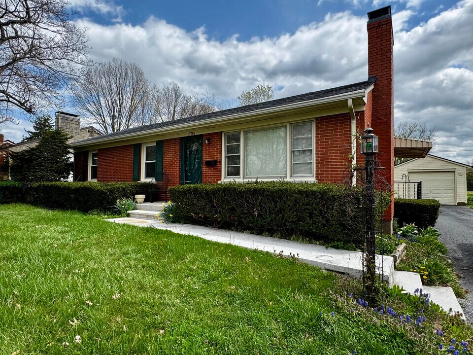 1722 Gettysburg Rd in Lexington, KY - Building Photo