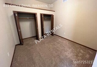 214 S Kline St in Aberdeen, SD - Building Photo - Building Photo