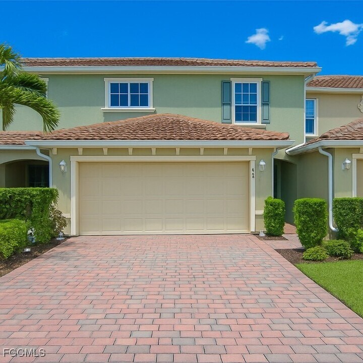 3757 Crofton Court in Ft. Myers, FL - Building Photo