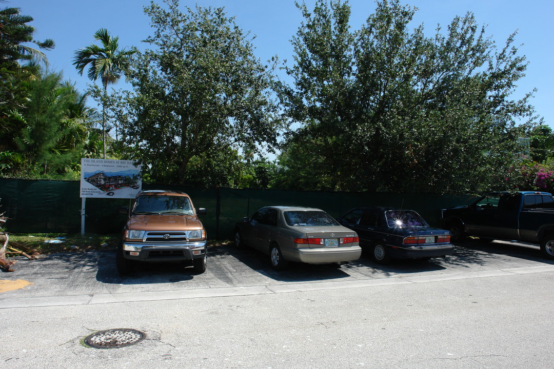 1135 97th St in Bay Harbor Islands, FL - Building Photo