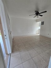 724 SW 7th Terrace in Hallandale Beach, FL - Building Photo - Building Photo