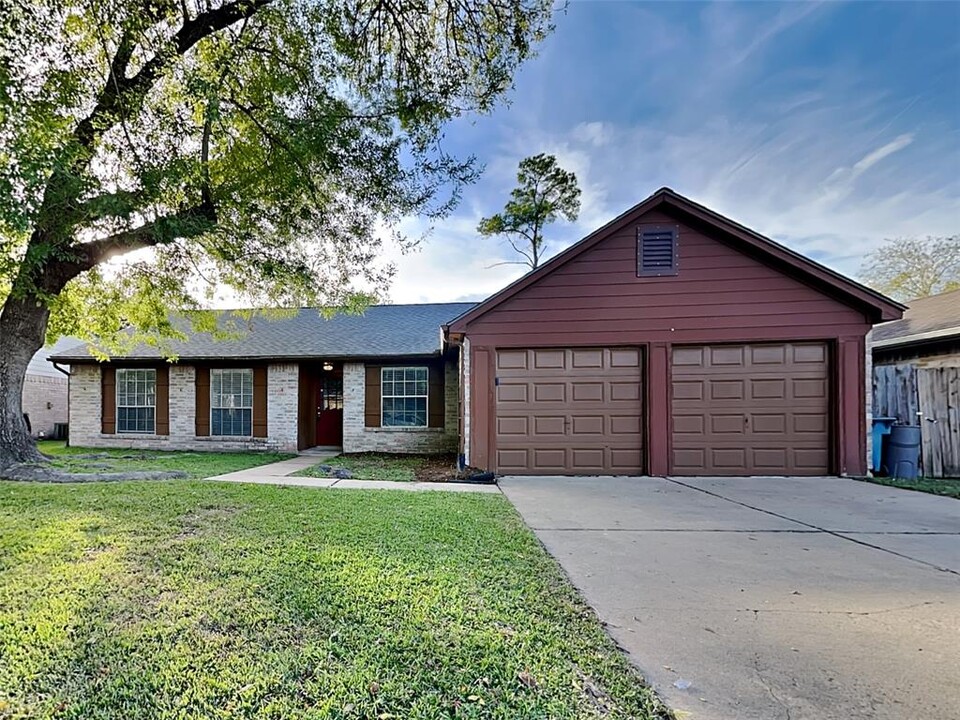 10607 Den Oak Dr in Houston, TX - Building Photo