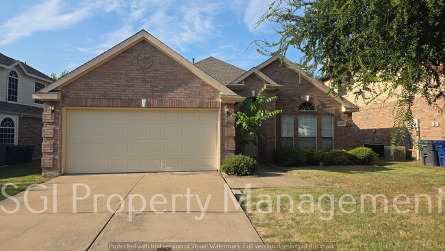 3305 Woodbluff Ln