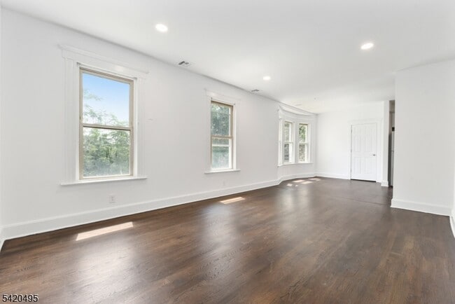 67 Dunnell Rd in Maplewood, NJ - Building Photo - Building Photo