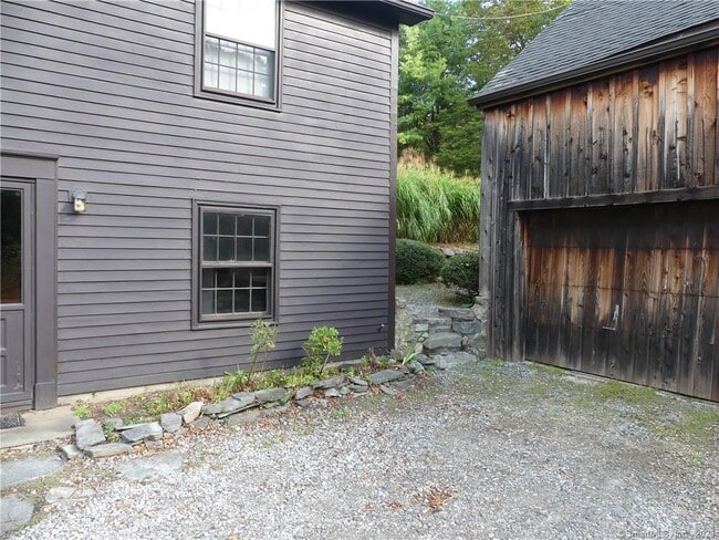 82 River Rd in Essex, CT - Building Photo - Building Photo