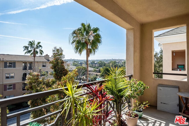 13075 Pacific Promenade in Los Angeles, CA - Building Photo - Building Photo