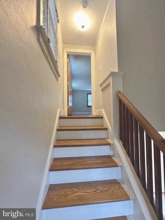 1009 Parkside Ave. in Ewing, NJ - Foto de edificio - Building Photo