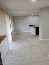 8139 Via Mallorca in La Jolla, CA - Foto de edificio - Building Photo