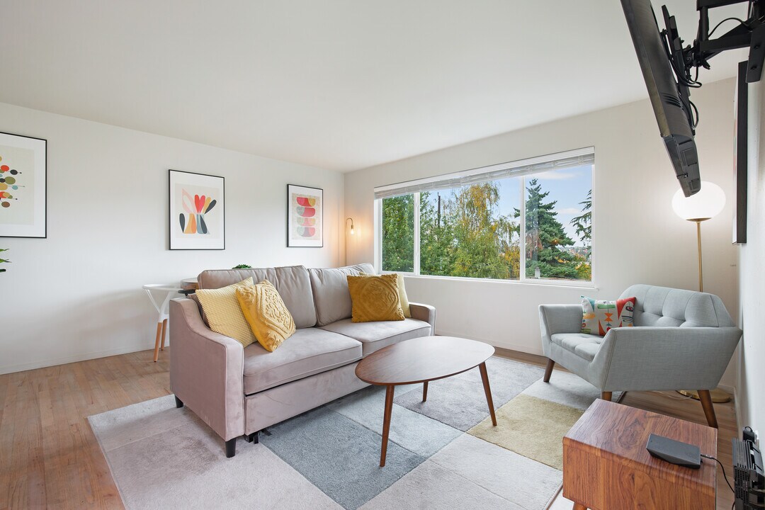 641 W Emerson St, Unit 203 in Seattle, WA - Building Photo