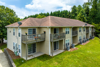 Charleston at the Meadows in Hendersonville, NC - Building Photo - Building Photo