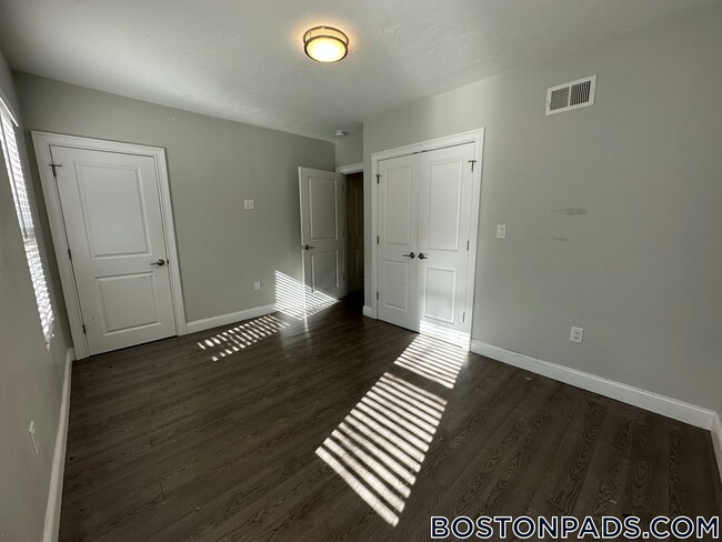194 Maverick St in Boston, MA - Building Photo - Building Photo
