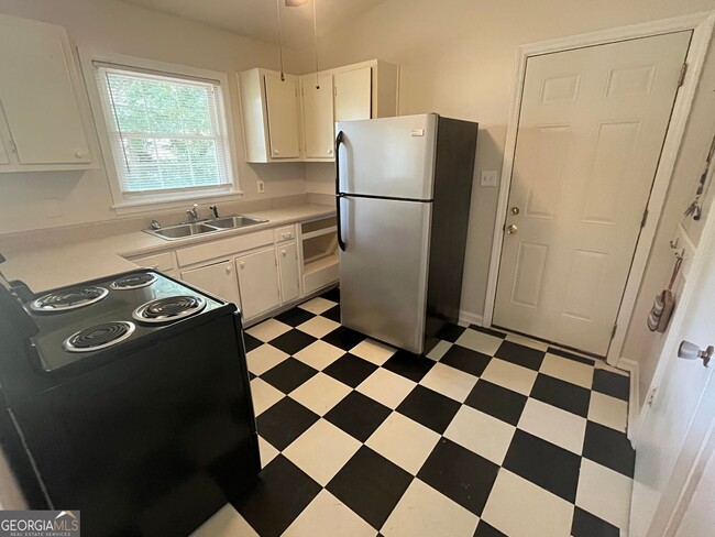 373 Norton Cir SE in Smyrna, GA - Building Photo - Building Photo