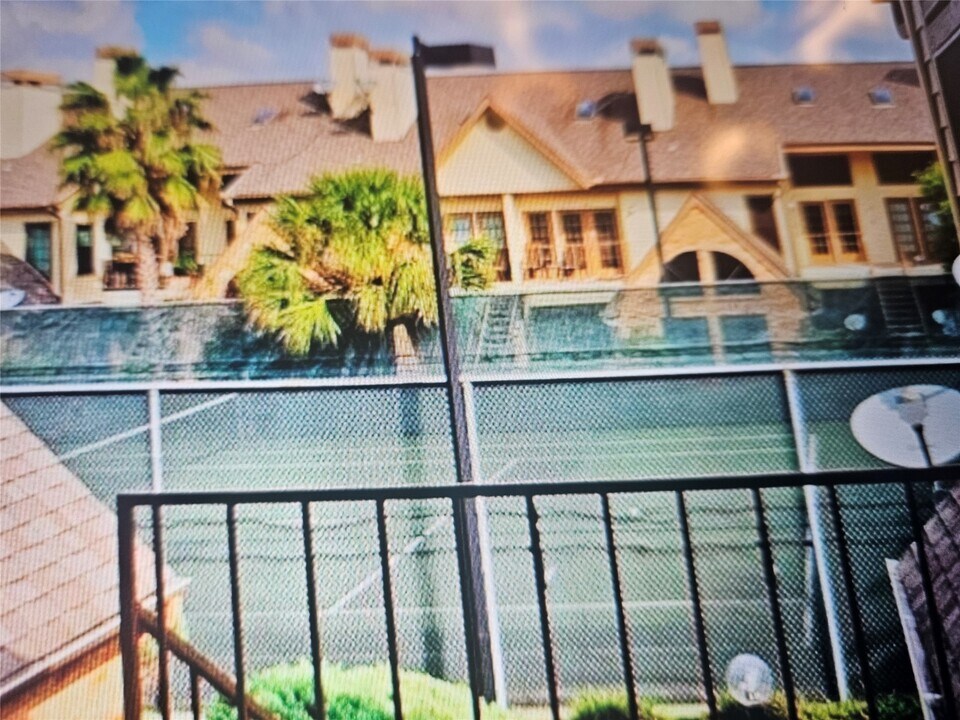 2425 Holly Hall St in Houston, TX - Building Photo