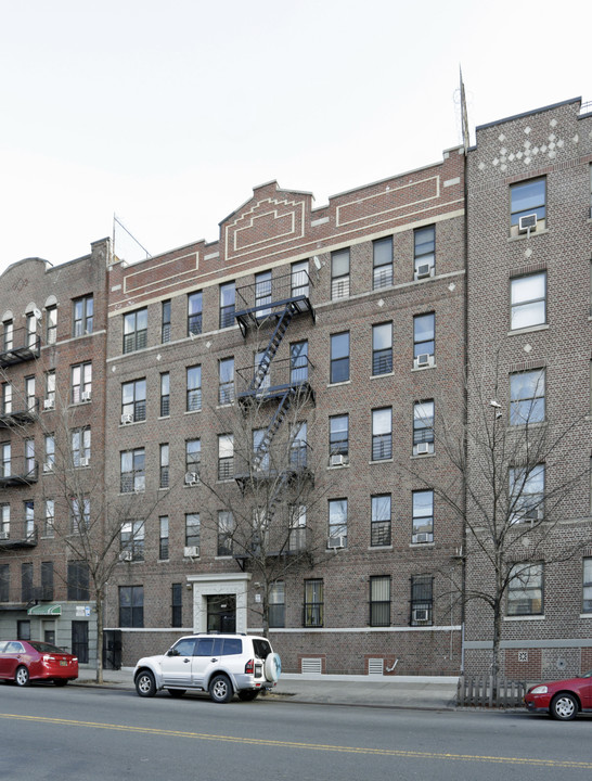 1320 Morris Ave in Bronx, NY - Foto de edificio