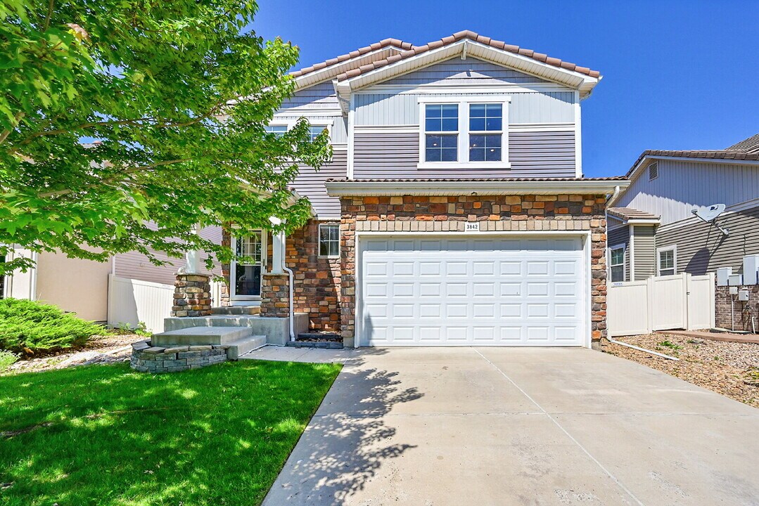 3842 Hunterwood Ln in Johnstown, CO - Building Photo