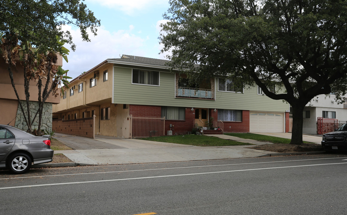 347 Riverdale Dr in Glendale, CA - Building Photo