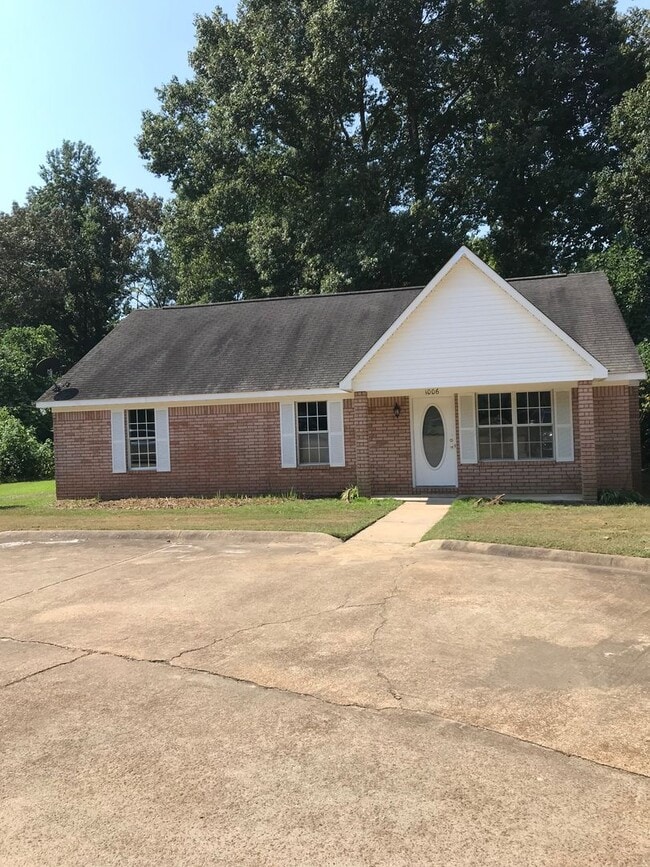 property at 1006 Creekside Pl