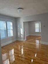 10 Cady Ave, Unit 1 in Somerville, MA - Foto de edificio - Building Photo