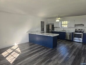 247 Snow Dr in Scottsboro, AL - Foto de edificio - Building Photo