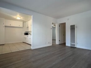 2203 Mathews Ave in Redondo Beach, CA - Foto de edificio - Building Photo